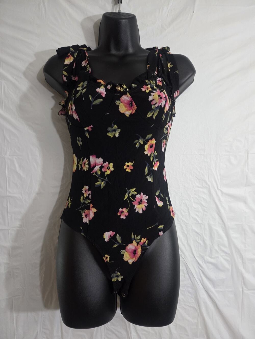 NWT Forever 21 Bodysuit Size Small Black/Floral Whimsical Sexy Preppy Feminine